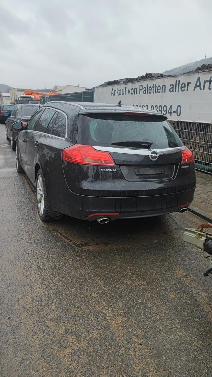 Opel Insignia 2013 — rear view