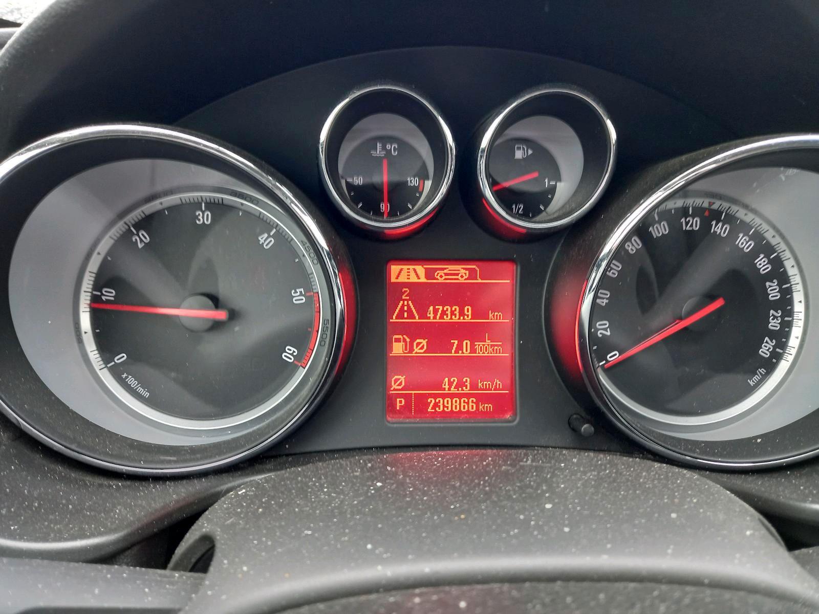 Opel Insignia 2012 — photo 12