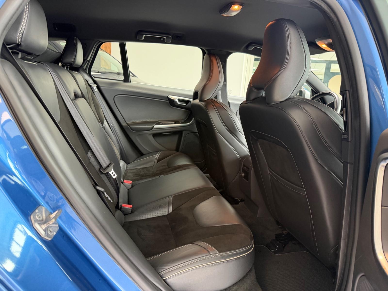Volvo V60 D4 R Design Automatik NAVI SHZ PDC 18 ZOLL