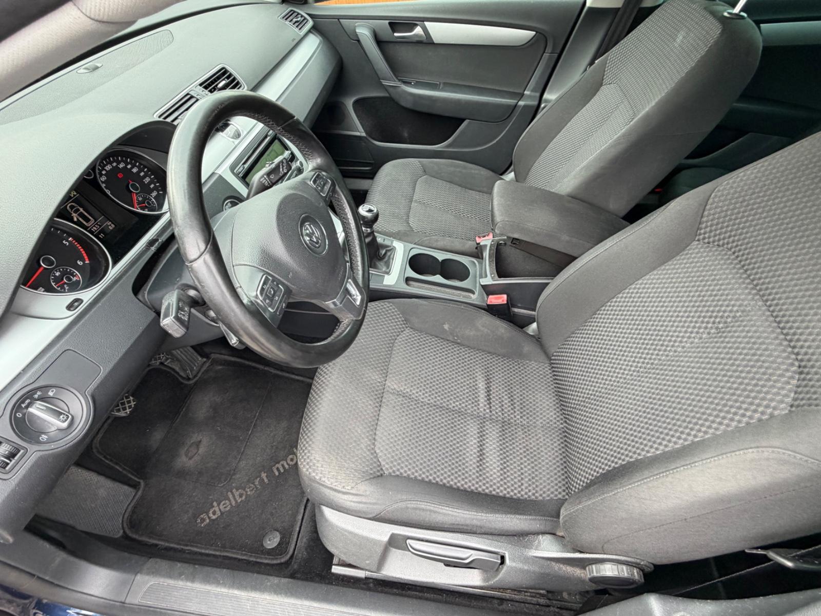 Volkswagen Passat 2011 — photo 13