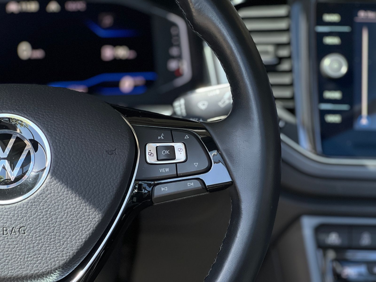 Fahrzeugabbildung Volkswagen T-Roc Cabriolet R Line Black AHK BEATS KEYLESS