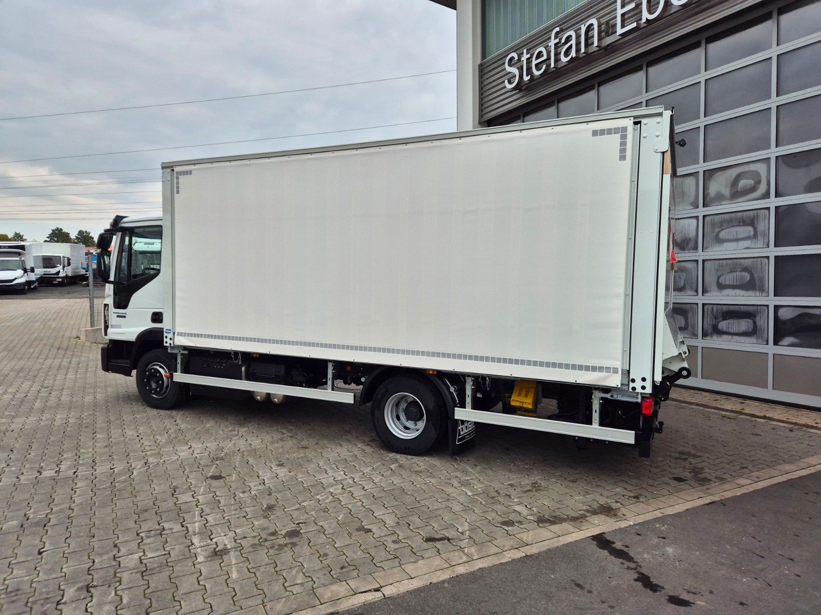 Fahrzeugabbildung Iveco Eurocargo ML120EL25/P Böse Schiebeplanen LBW AHK