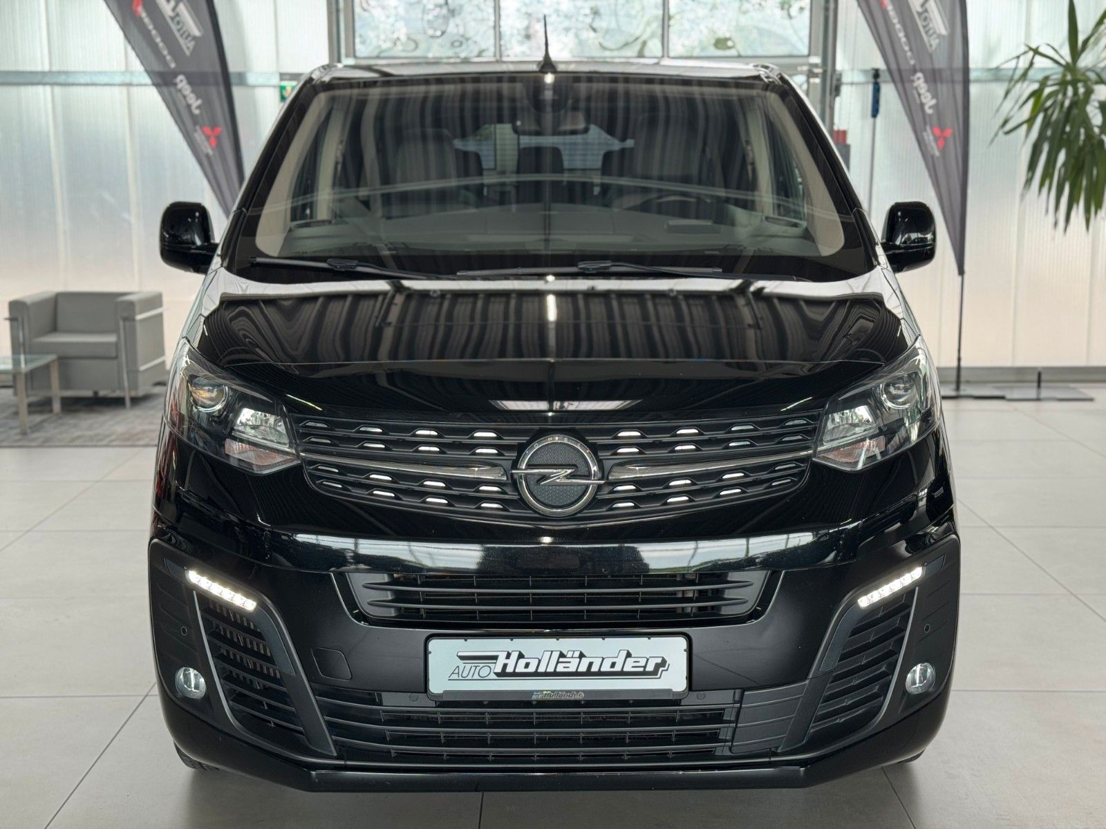 Fahrzeugabbildung Opel Vivaro 2.0 CDTI Automatik Zafira Life "AHK PANO"