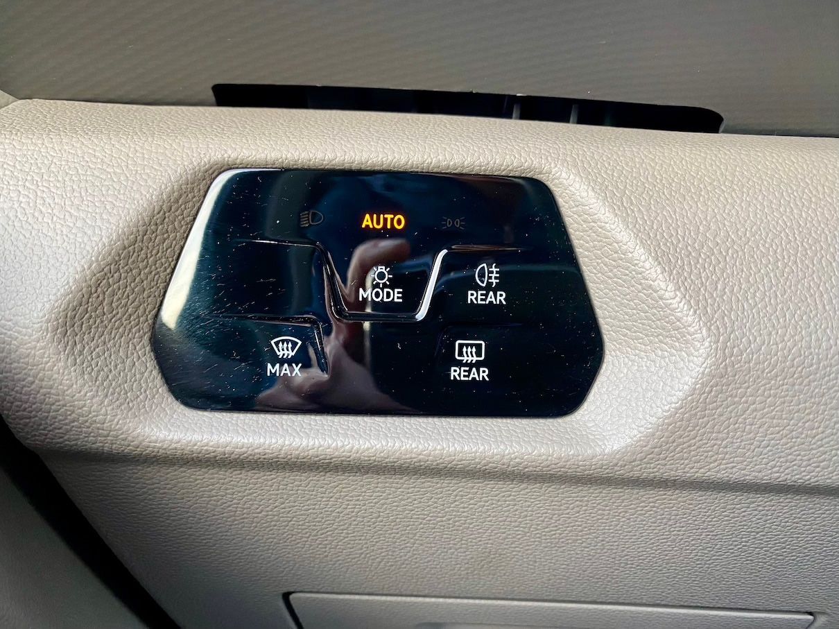 Fahrzeugabbildung Volkswagen T7 Multivan 2.0 TDI LANG LIFE AAC NAVI 7-SITZER