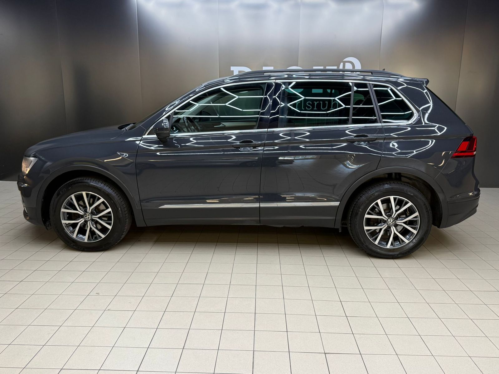 Fahrzeugabbildung Volkswagen Tiguan 2.0d DSG Comf 4Mot >NAVI+SHZ+PDC+LM+AHK+