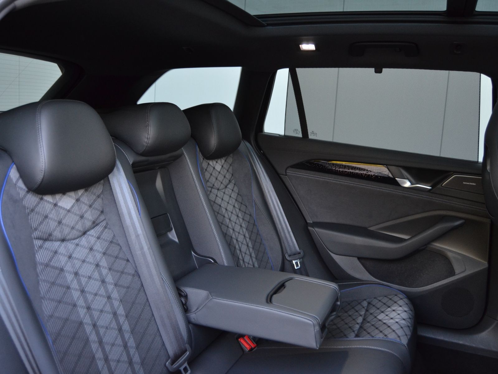 Passat Variant 2.0 TDI DSG R-Line IQ.DRIVE/PANOR