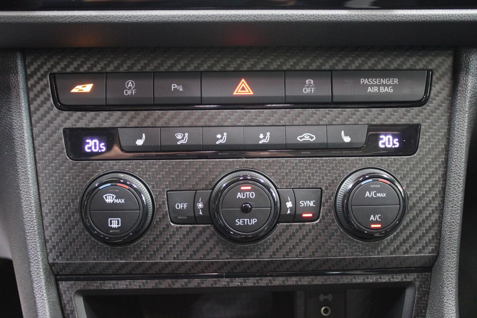 Seat Leon ST Cupra 280 ch DSG – Toit panoramique – Baquets Alcantara – DCC – LED – GPS