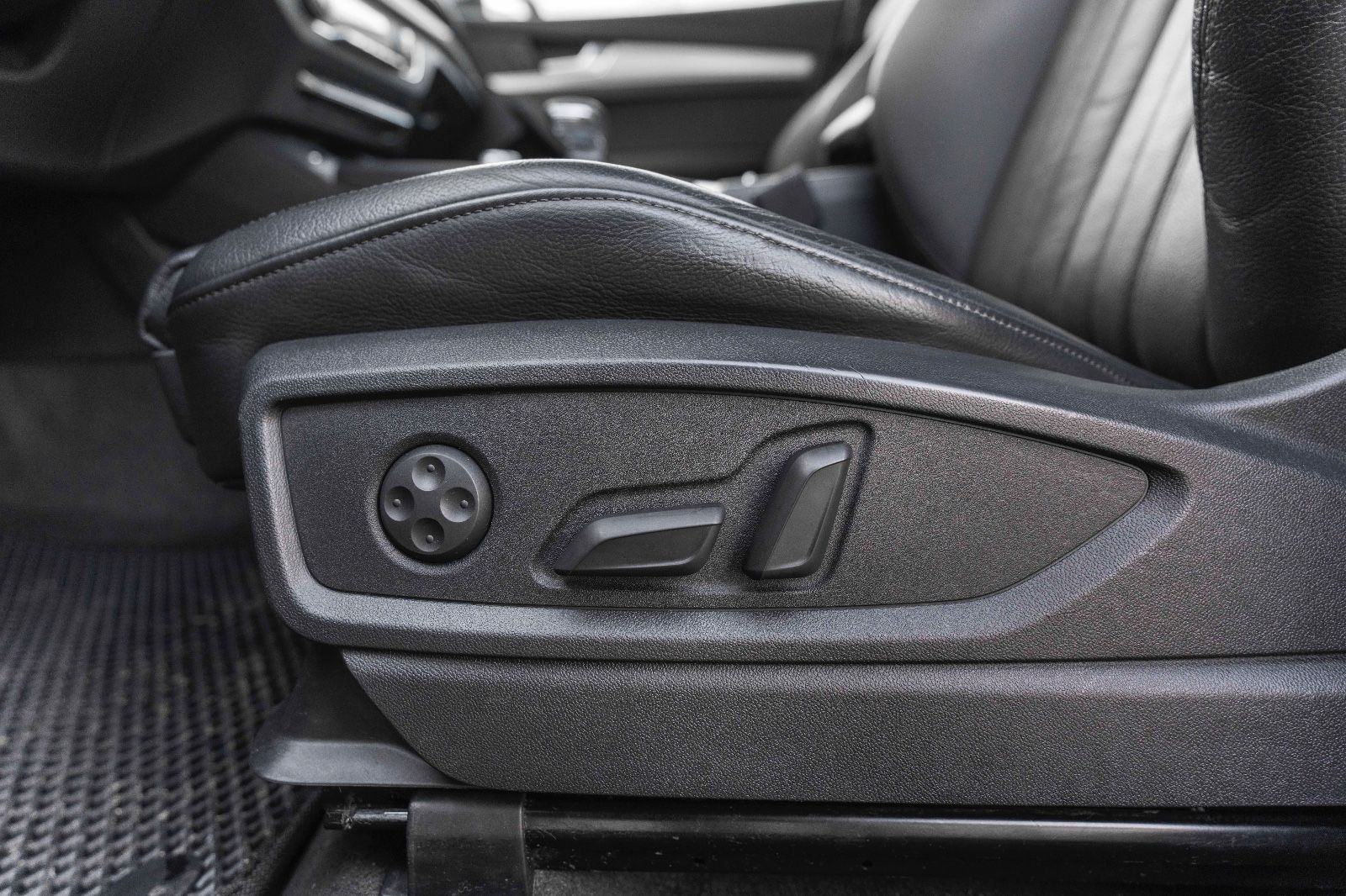 Fahrzeugabbildung Audi Q5 2.0 TFSI QUATTRO S-LINE 360° B&O TOTW SHZ PDC