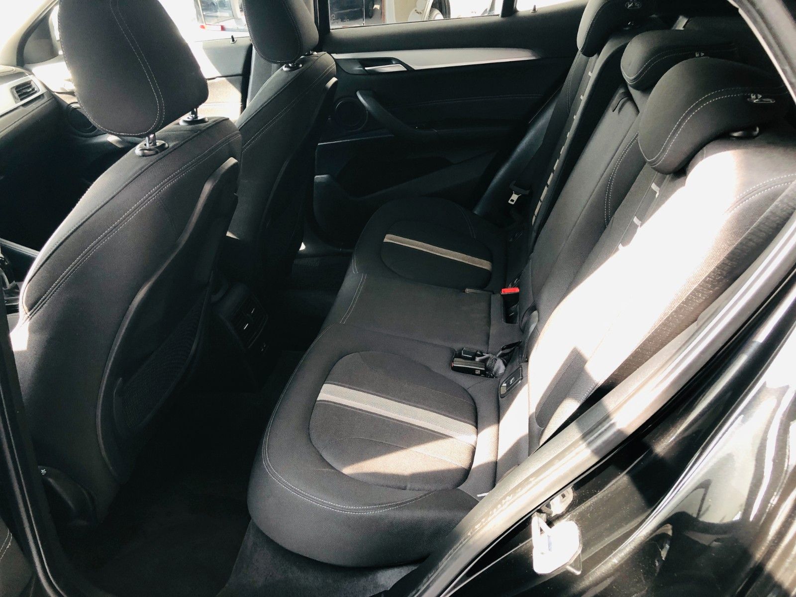 BMW X2 sDrive 20 i/ Automatik foto 8