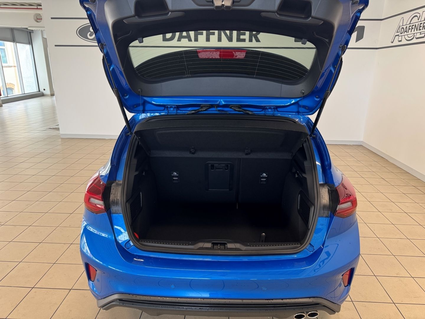 Fahrzeugabbildung Ford Focus ST-Line X B&O VerkehrszeichenER LED Kamera