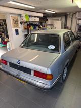 BMW 323 - silberne BMW 323