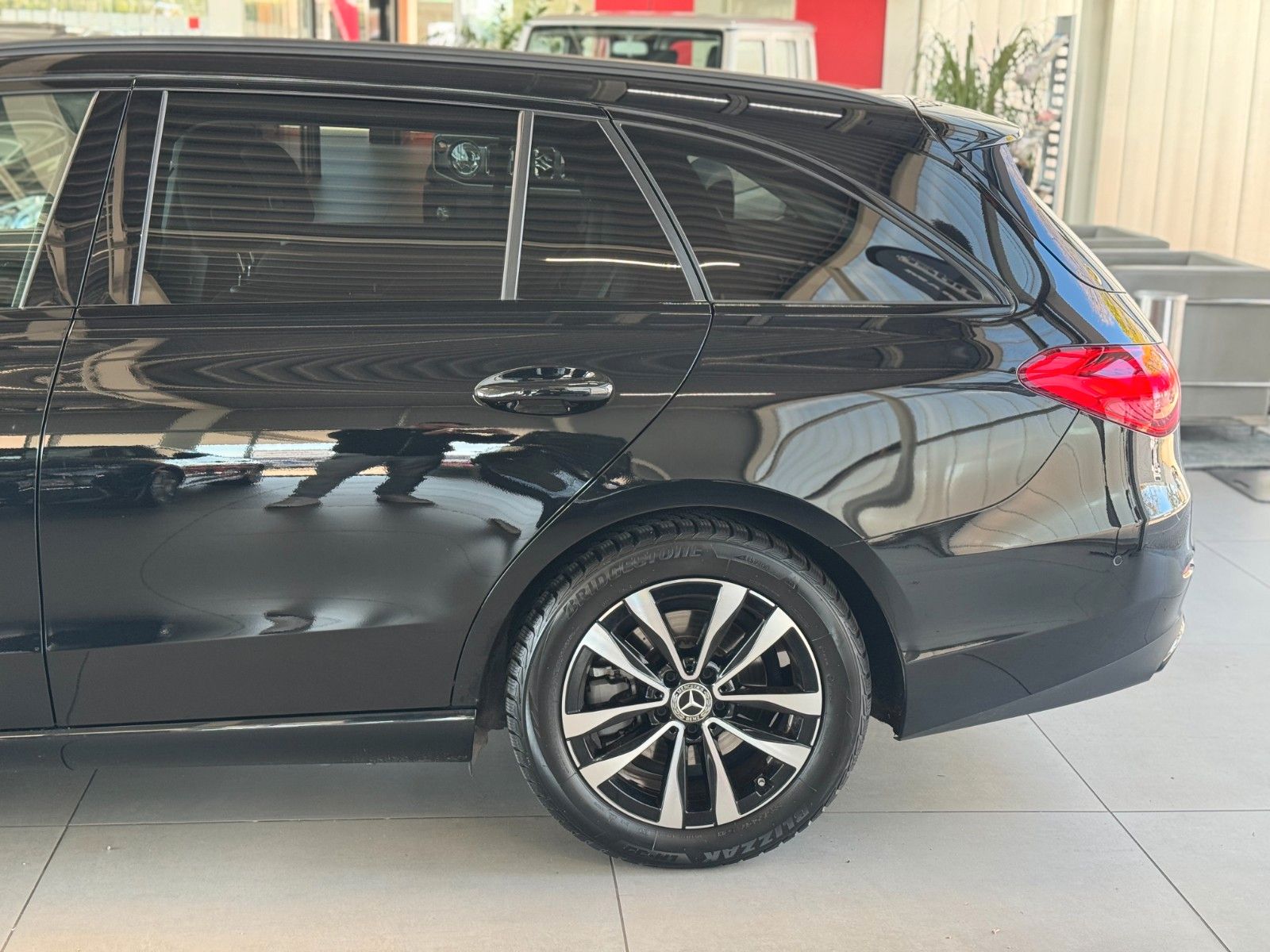 Fahrzeugabbildung Mercedes-Benz C 200 d T Avantgarde Night-Paket Business-Paket