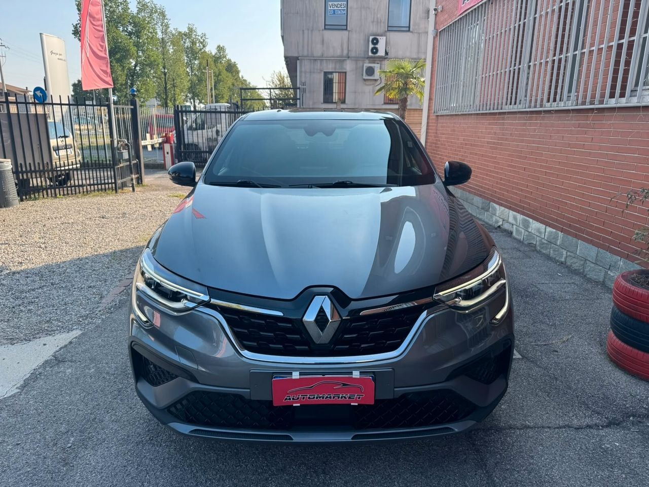 Renault Arkana Hybrid E-Tech 145 CV Intens imagem 2