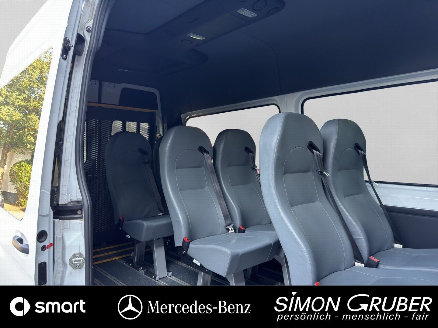 Fahrzeugabbildung Mercedes-Benz Sprinter 317 Tourer L2H2 Mobilität Rollstuhl