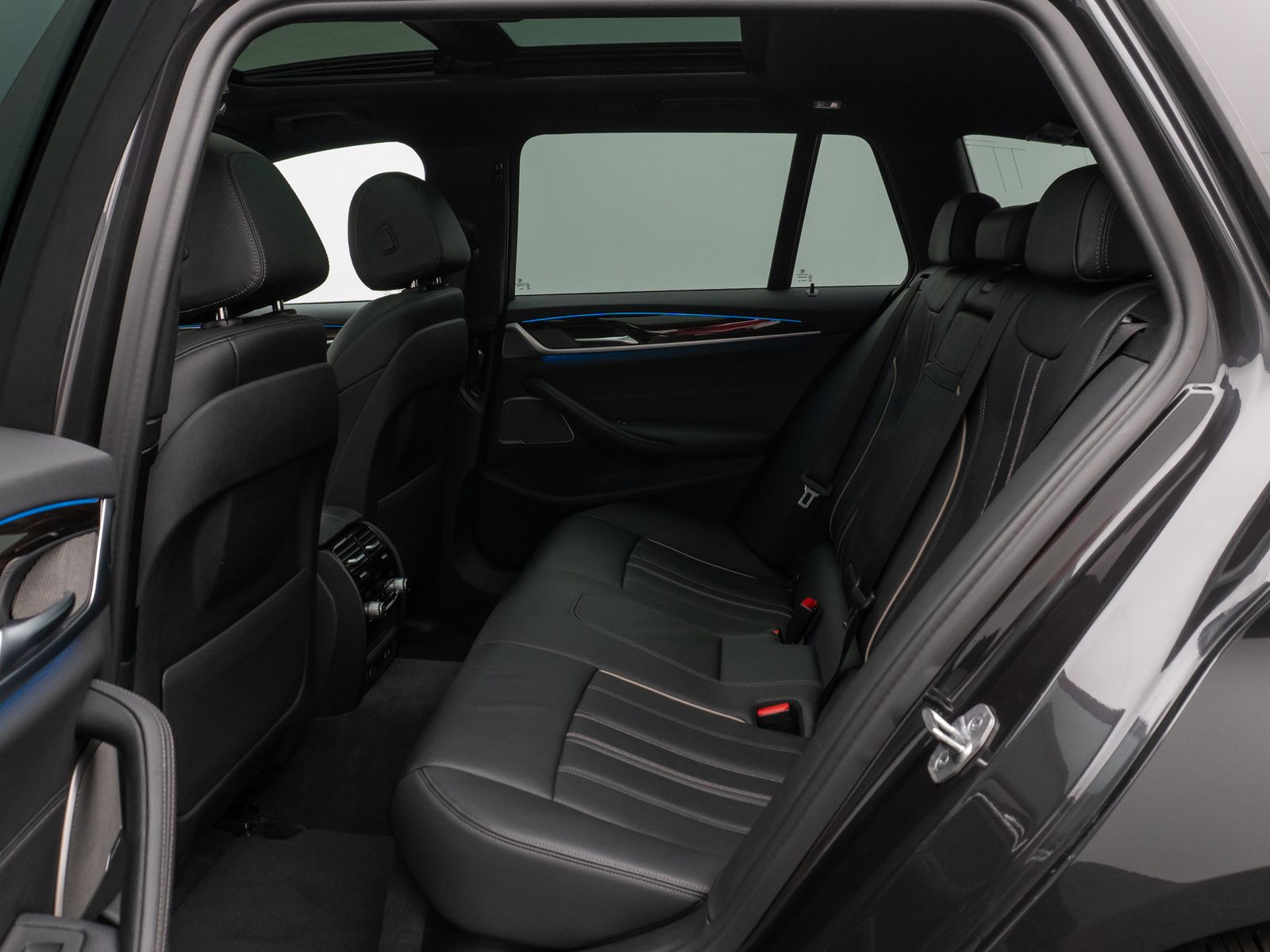 Fahrzeugabbildung BMW 530e Panorama Kamera DAB H/K WLAN Alarm Sport