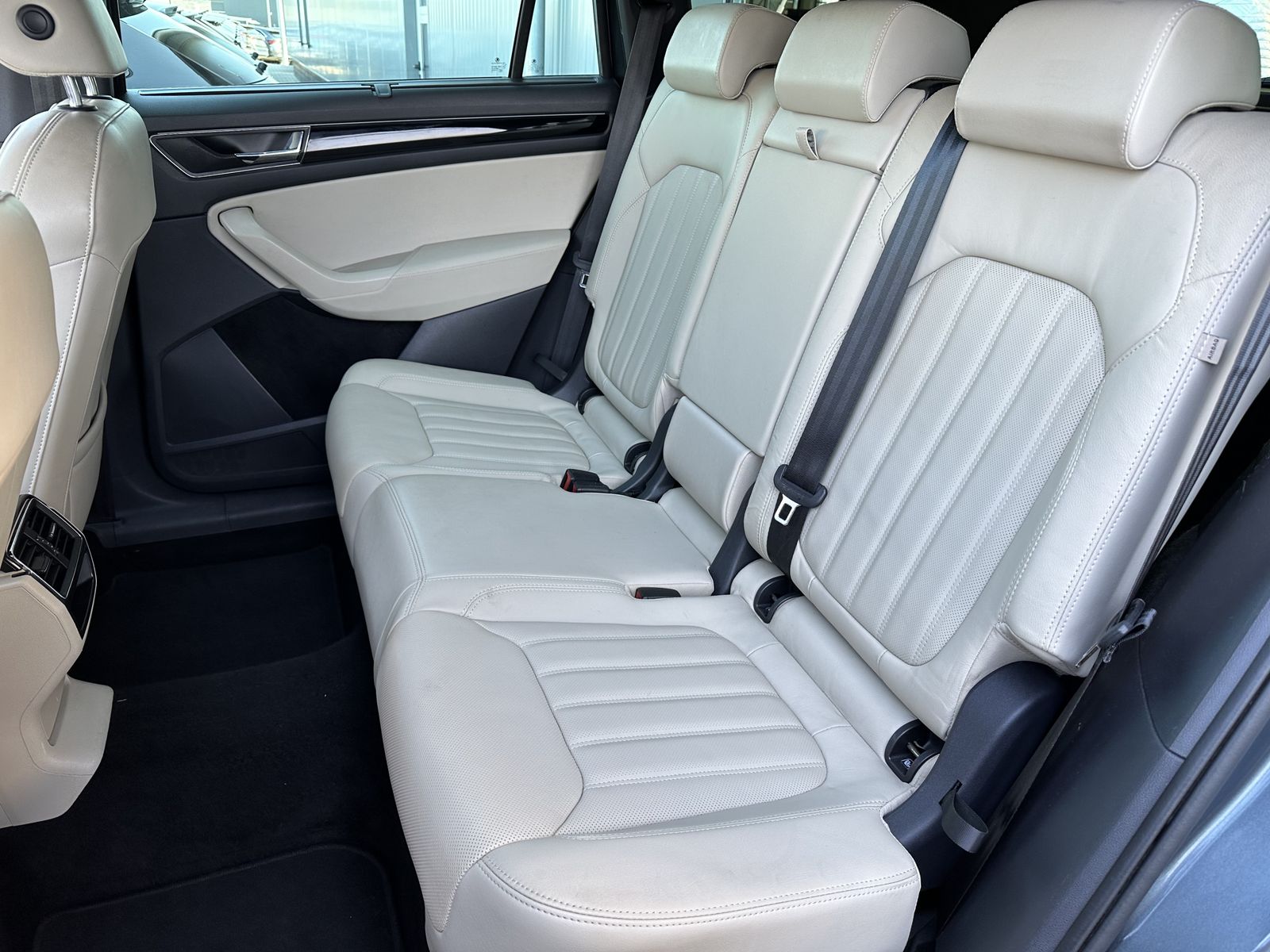 Fahrzeugabbildung SKODA Kodiaq 2.0 TSI DSG L&K 4x4 NAV+LED+360°+CARPLAY