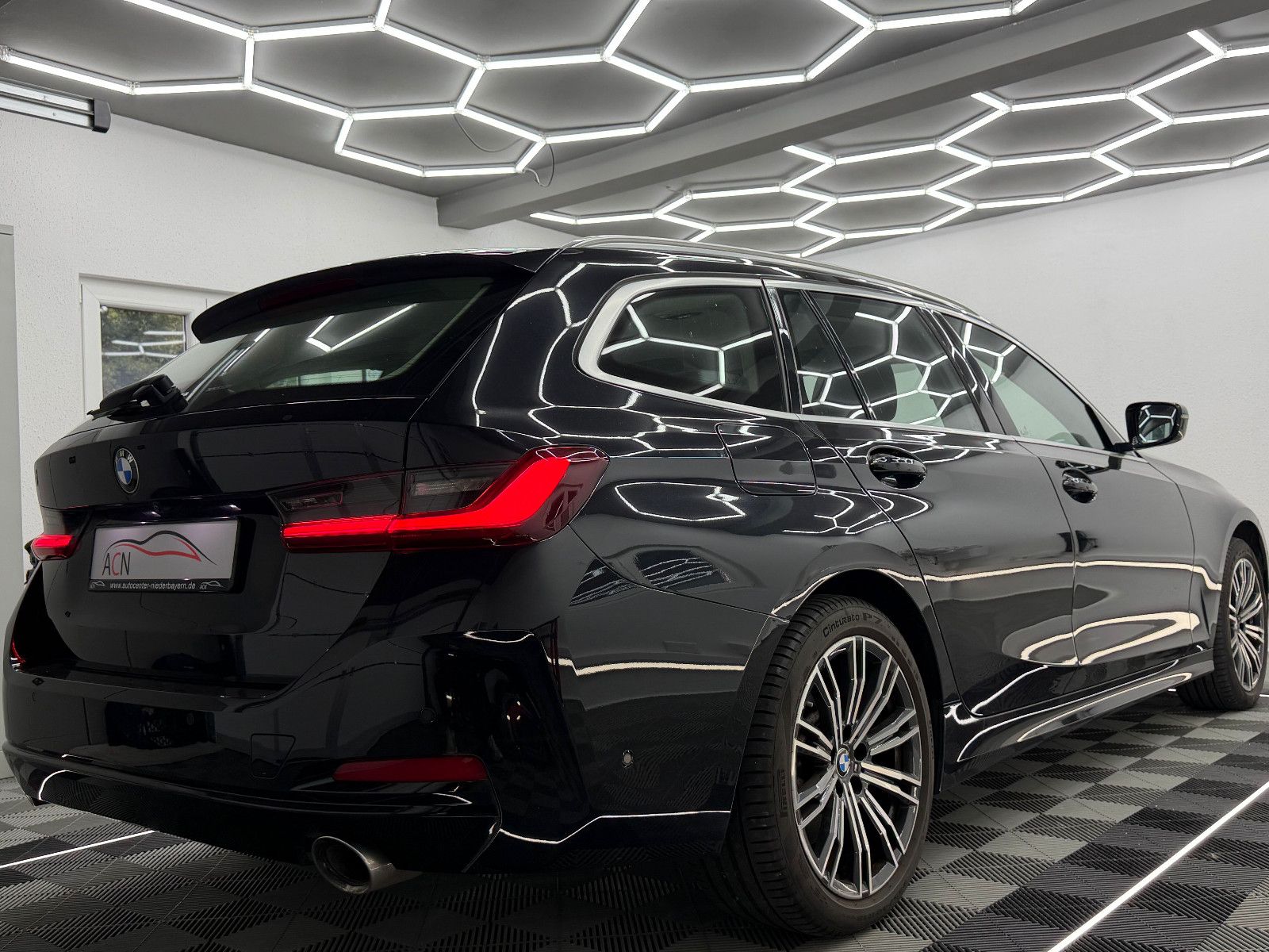 Fahrzeugabbildung BMW 330 d xDrive Touring/LED/CURVED/HuD/AHK/FACELIFT