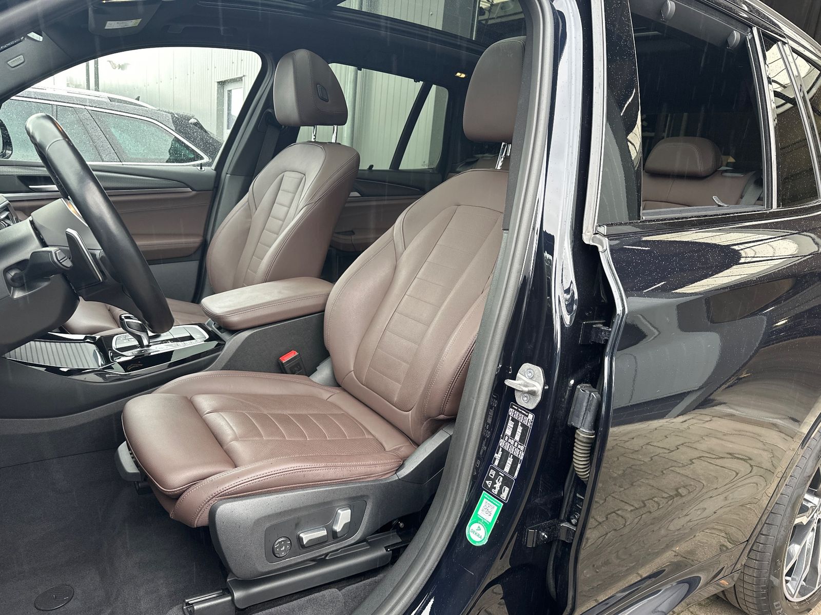Fahrzeugabbildung BMW X3 xDrive20d NAV+LED+PANO+AHK+STHZ+HUD+SHZ+20ZO
