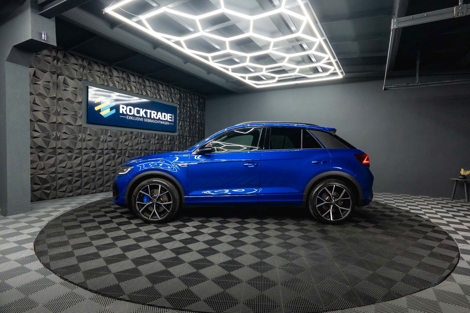 Fahrzeugabbildung Volkswagen T-Roc R 4Motion Black Design *ACC*Matrix*DAB+*