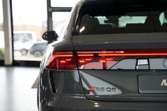 AUDI RSQ8 performance | Pano | 305 km/h | Nimbusgrau AUDI RSQ8 performance | Pano | 305 km/h | Nimbusgrau