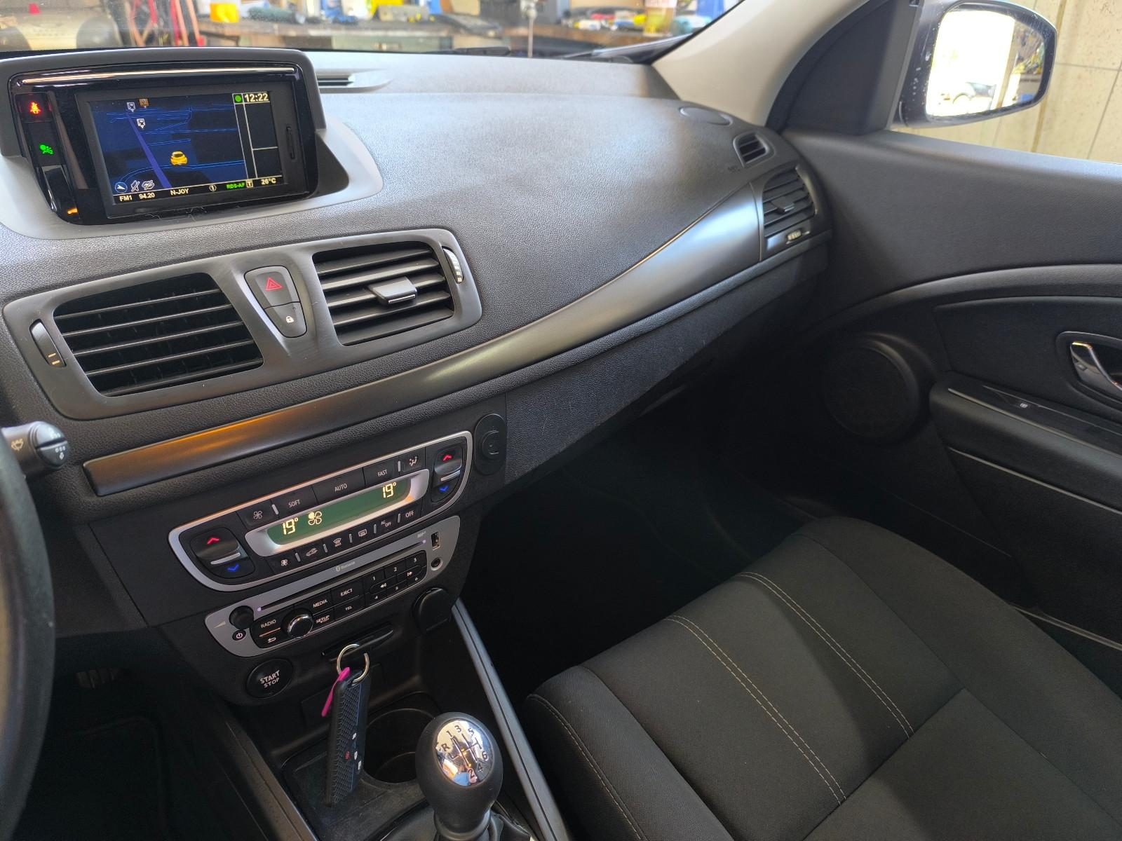 Renault Megane 2015 — photo 11