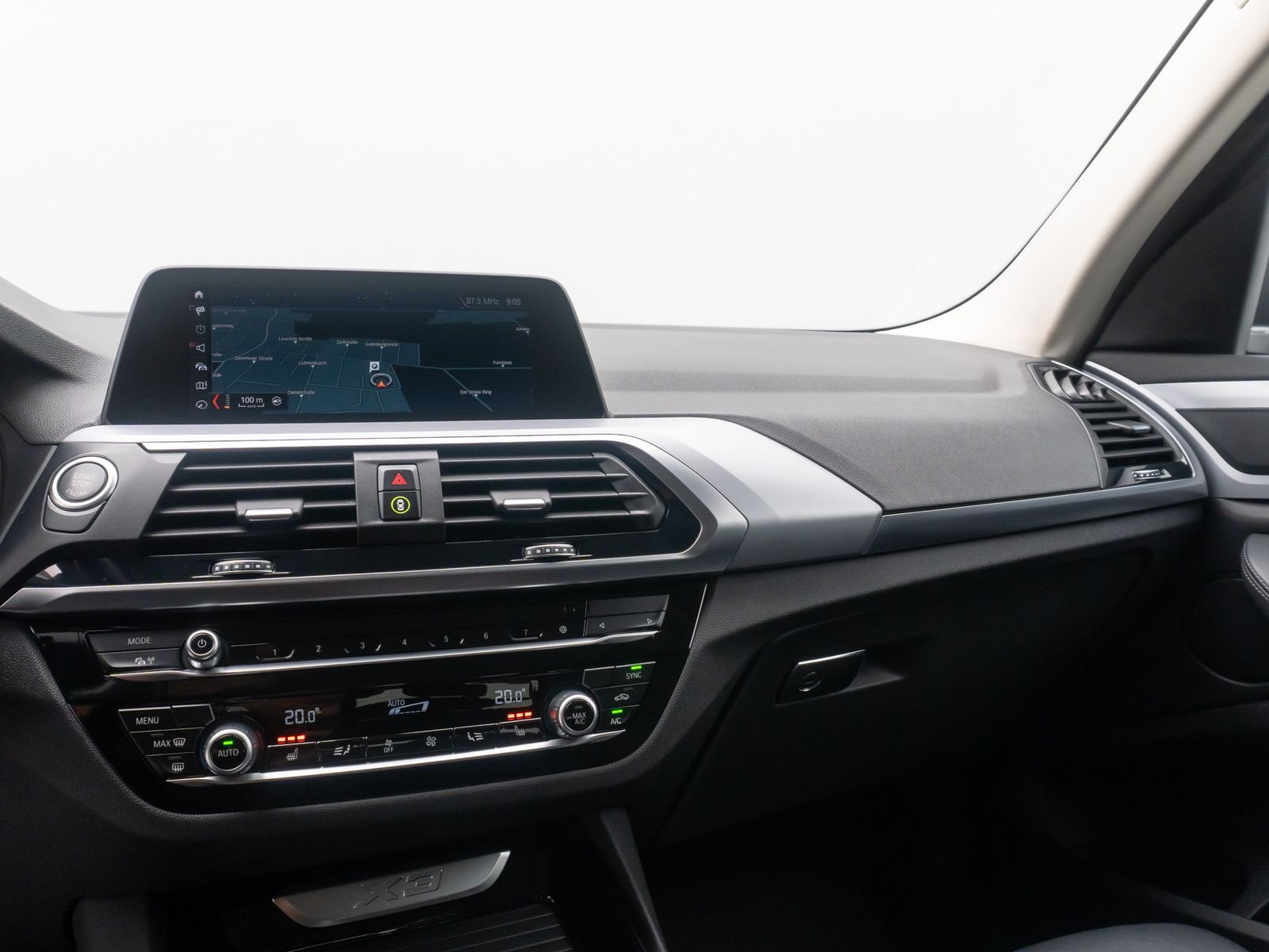 Fahrzeugabbildung BMW X3 xD20d DAB GeschwindigReg Leder Sport 18Zoll