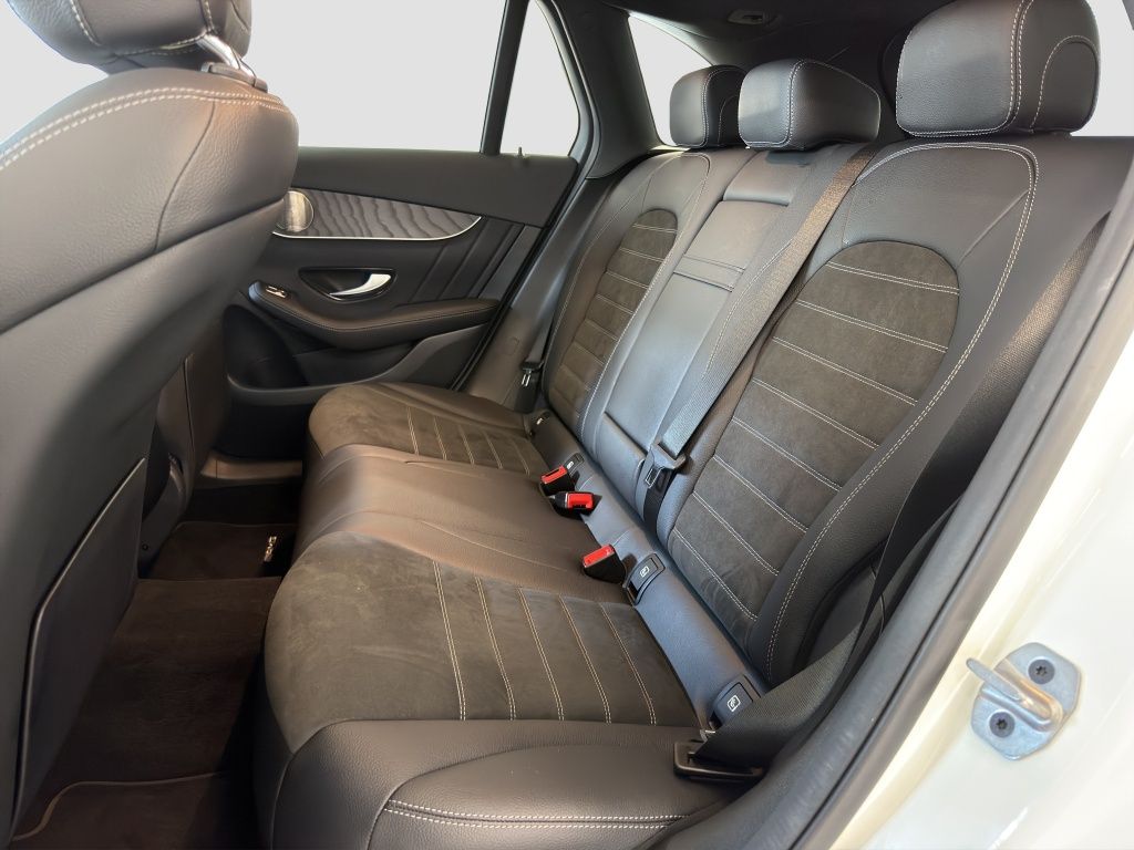 Fahrzeugabbildung Mercedes-Benz GLC 300 e 4MATIC AMG innen*OFF-ROAD aussen*LED