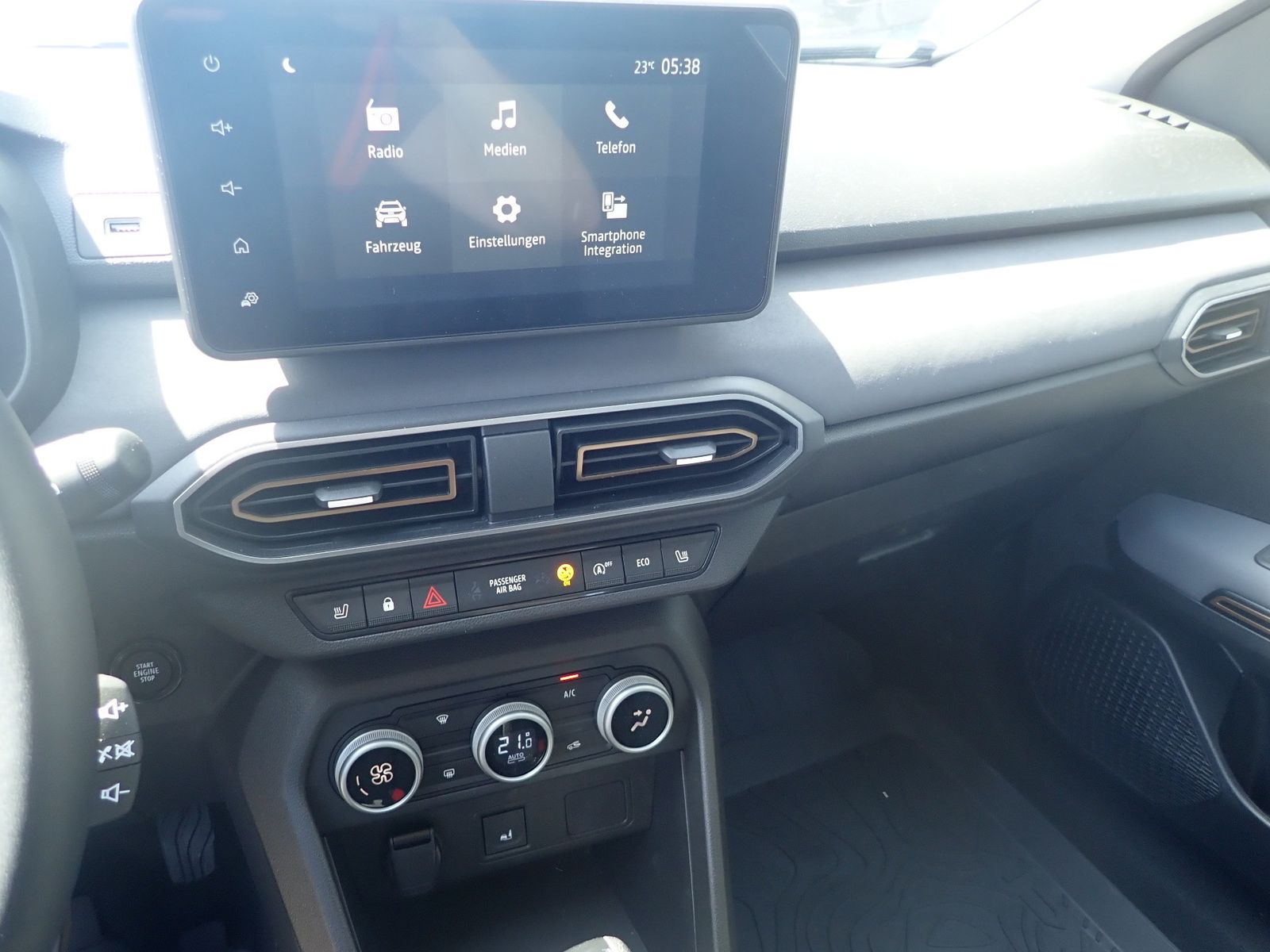 Fahrzeugabbildung Dacia Sandero STEPWAY TCe 90 CVT EXTREME/AUTOMATIK/SHZ