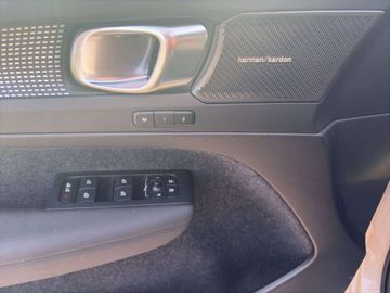 Volvo XC40 Plus Dark 2WD