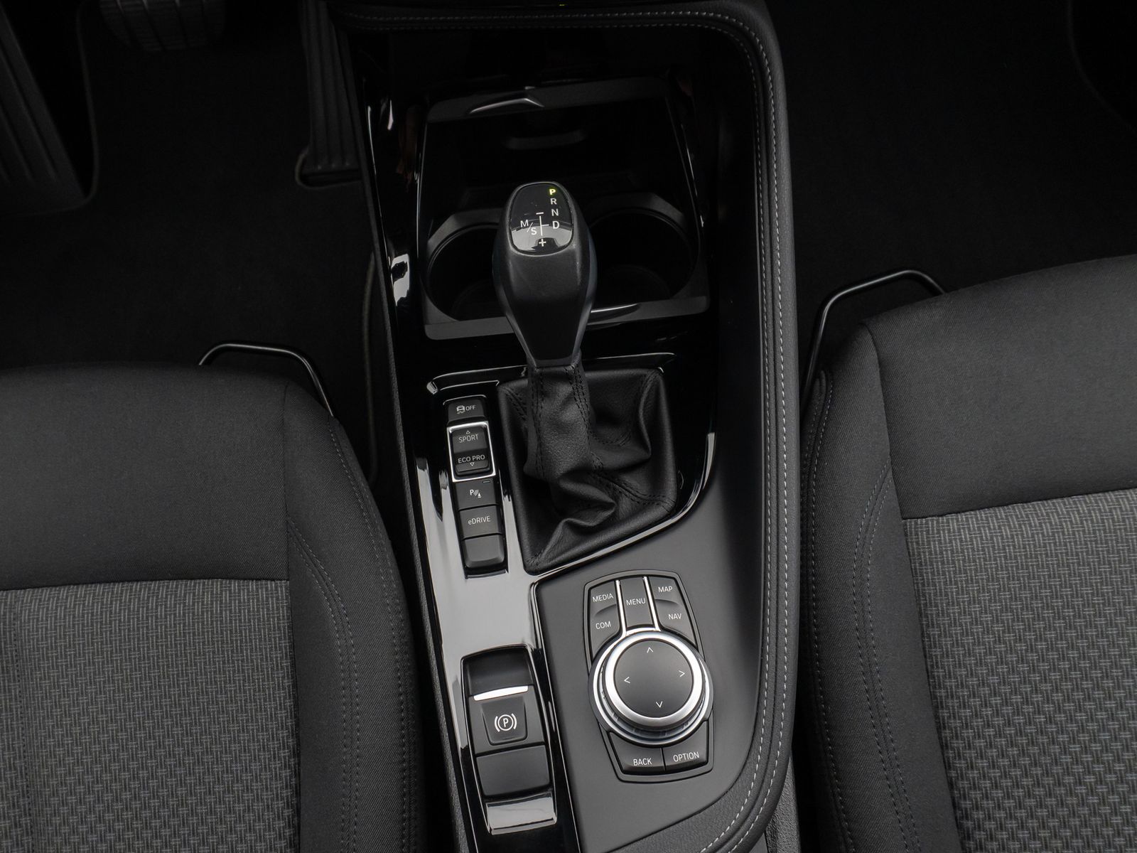 Fahrzeugabbildung BMW X2 xD25e Kamera HUD DAB HiFi Navi+Komfort Alarm