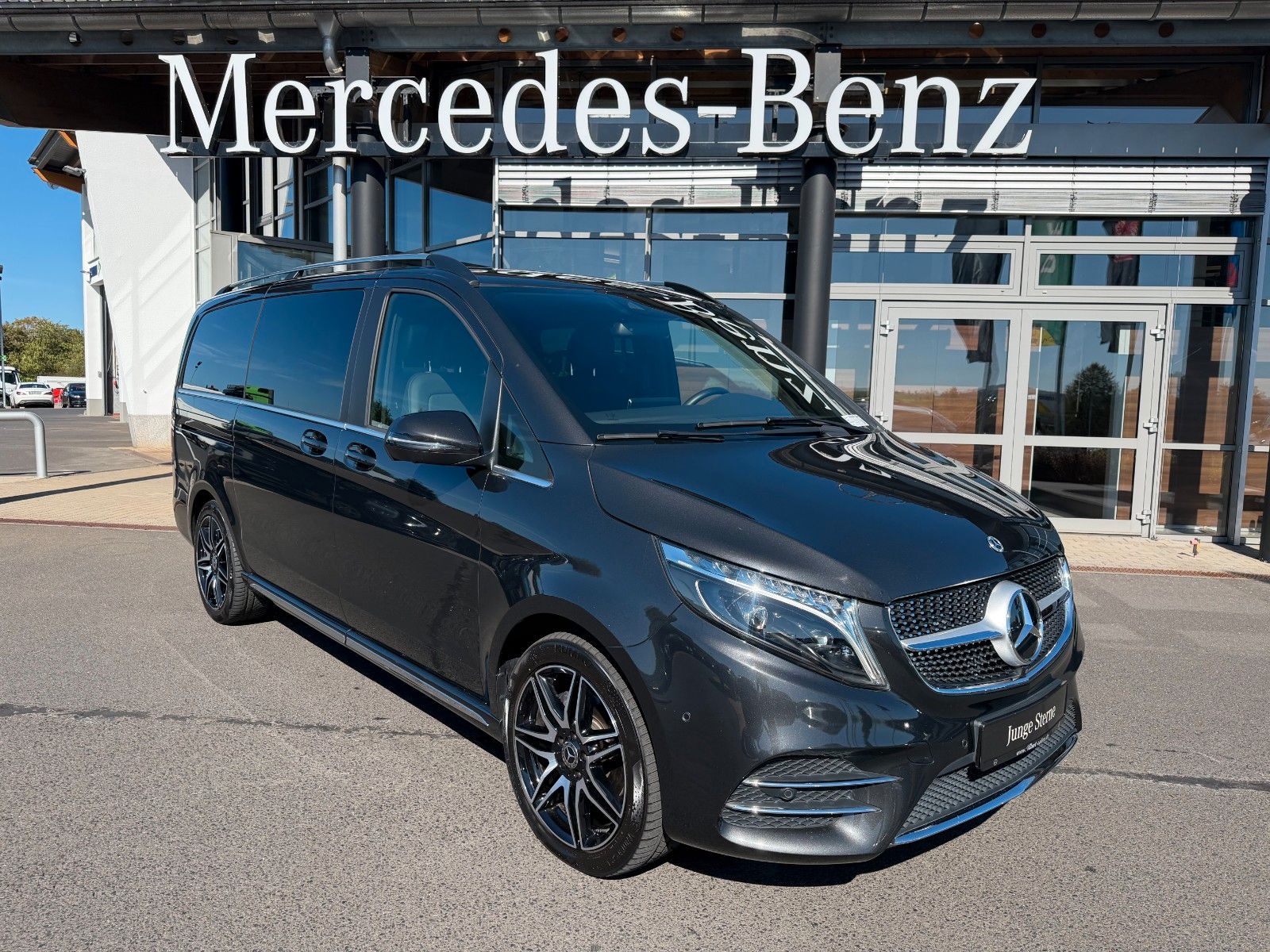Fahrzeugabbildung Mercedes-Benz V 300 d EXCLUSIVE ED AMG AIRMATICAHK2,5to Pano