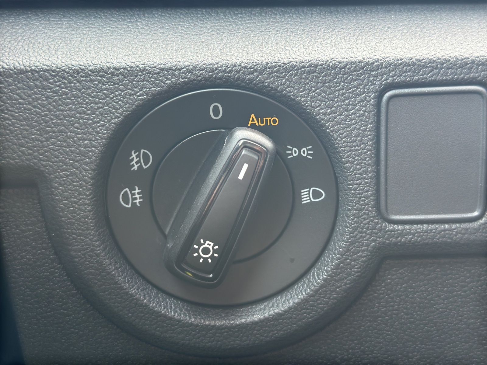 Fahrzeugabbildung Volkswagen T-Cross Life LED ACC SHZ DAB+ 5J-GARANTIE