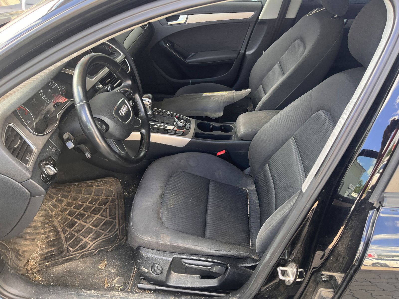 Fahrzeugabbildung Audi A4 Avant Attraction