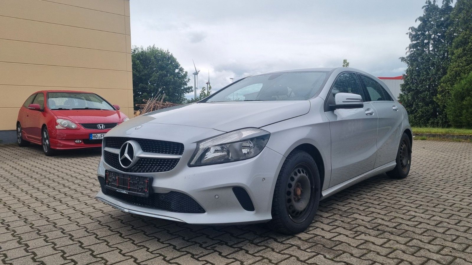 MERCEDES-BENZ A 180
