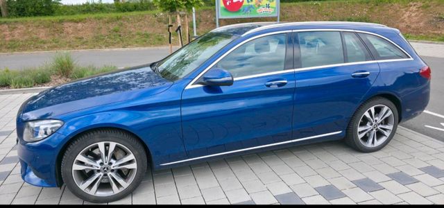 MERCEDES-BENZ Verkaufe gepflegten Mercedes C300de