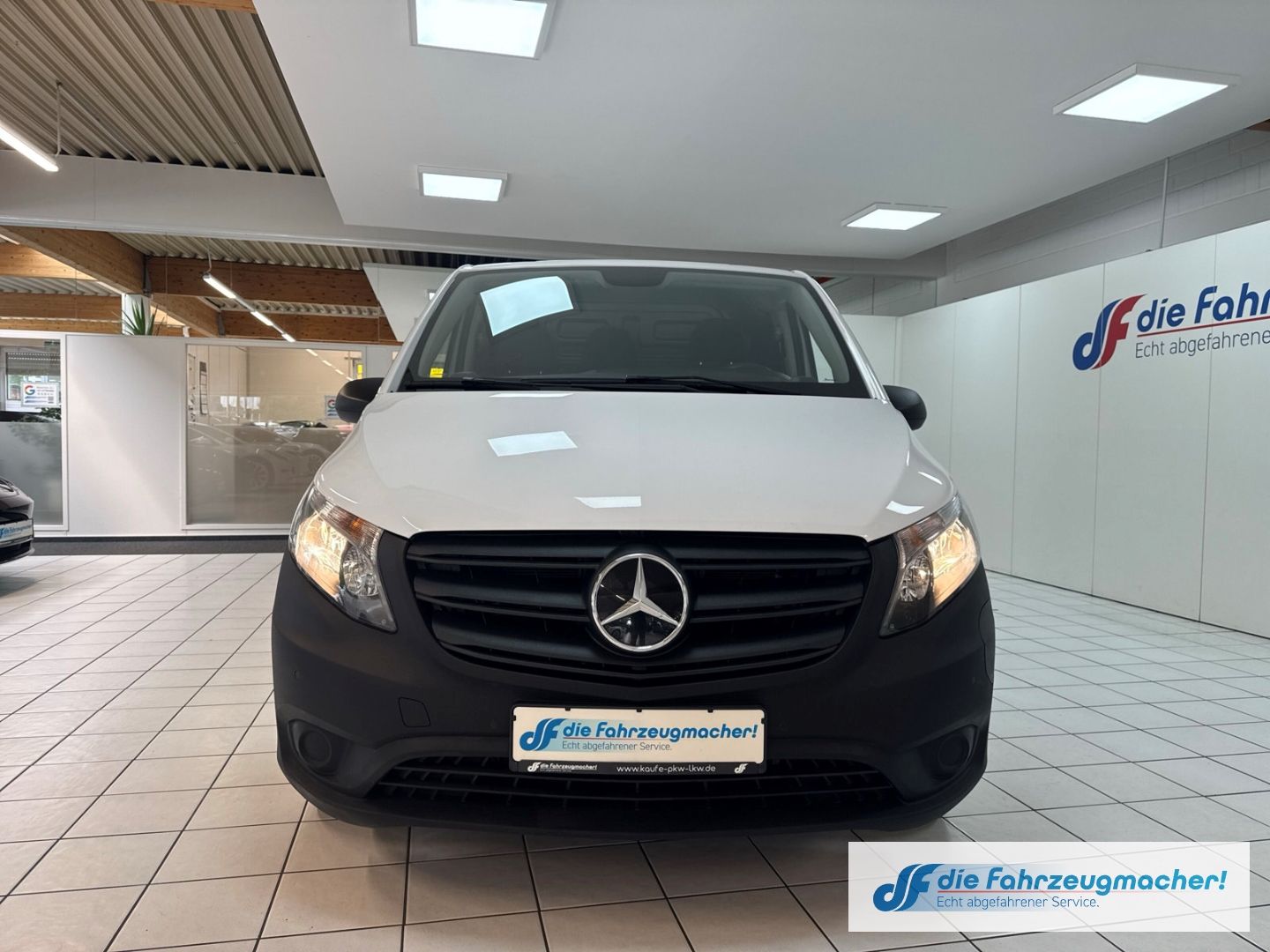 Fahrzeugabbildung Mercedes-Benz Vito Kasten e111 lang  LONG RANGE 60 DAB SHZ Rüc