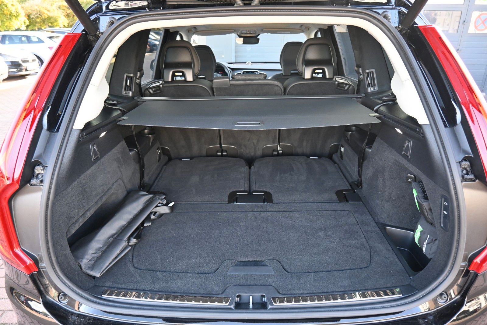 Fahrzeugabbildung Volvo XC90 T8 AWD RC Ultra Dark*LUFT*360°*ACC*AHK