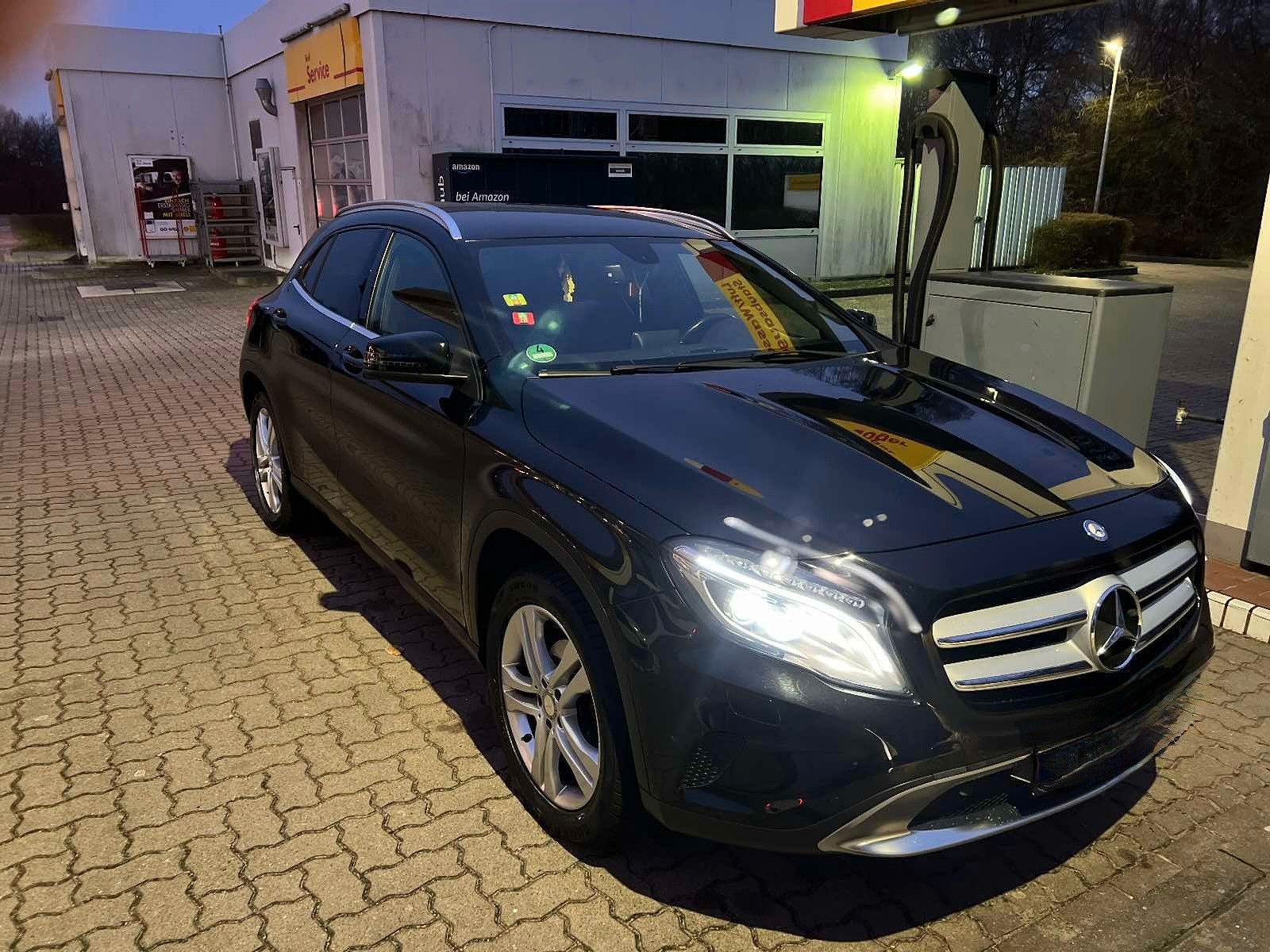 MERCEDES-BENZ GLA 200 CDI 4MATIC DCT -