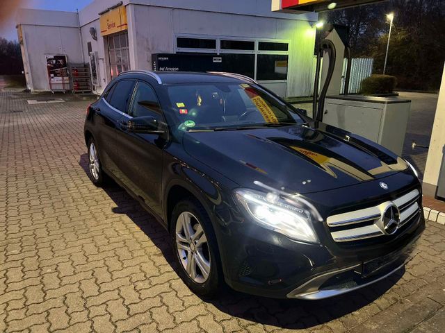 MERCEDES-BENZ GLA 200 CDI 4MATIC DCT -