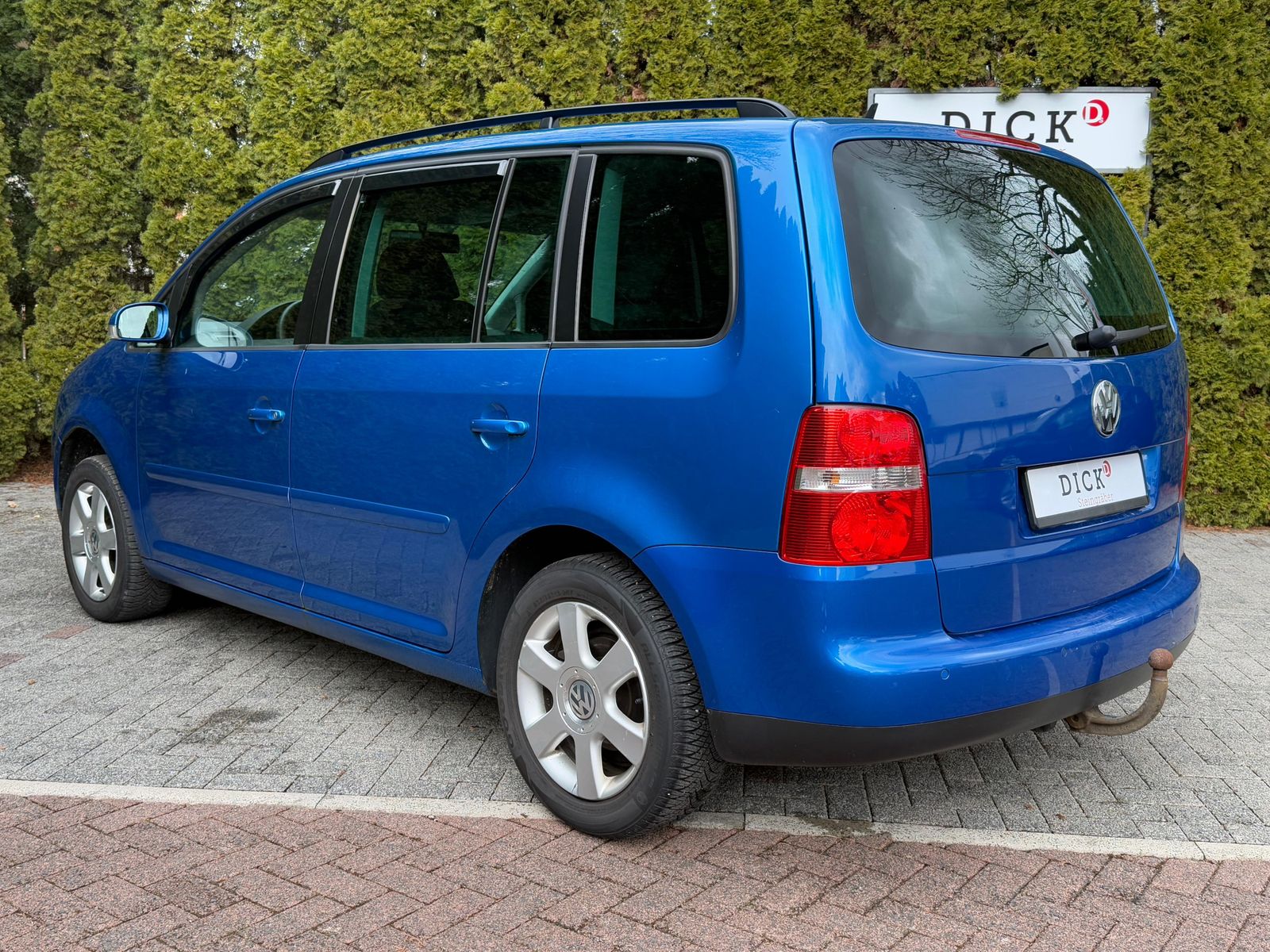 Fahrzeugabbildung Volkswagen Touran 2.0 FSI Goal NAVI+AHK+PDC+TEMP+ALLWETTER+
