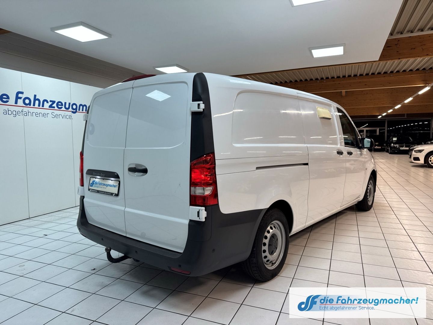 Fahrzeugabbildung Mercedes-Benz Vito Kasten 114 CDI BT RWD extralang AHK Parkle