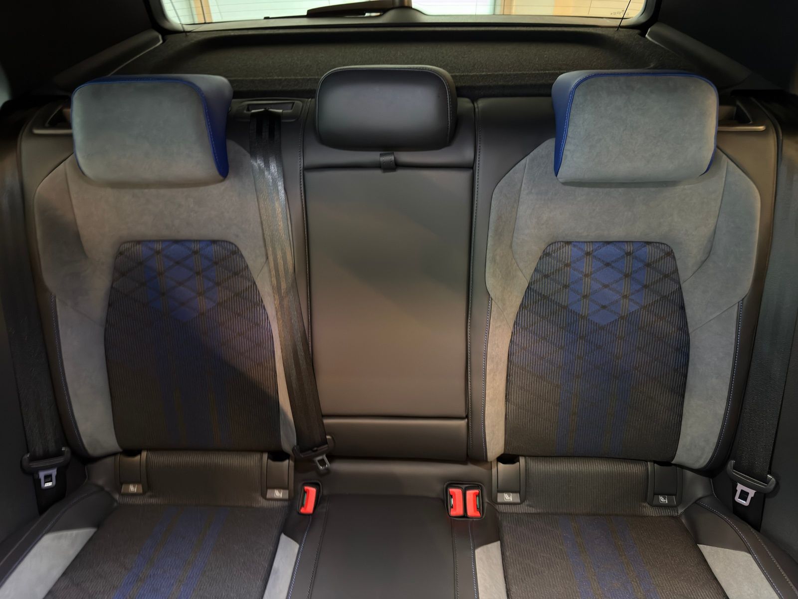 Volkswagen Golf VIII 2.0 TSI R Black Edition 4Motion foto 14