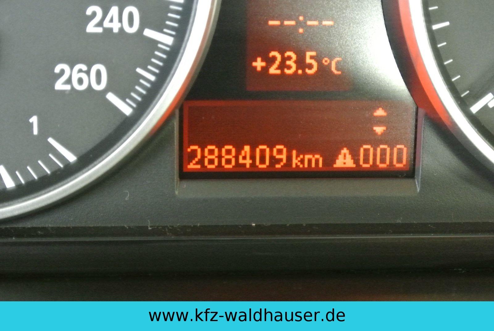 BMW 318 2010 — photo 33