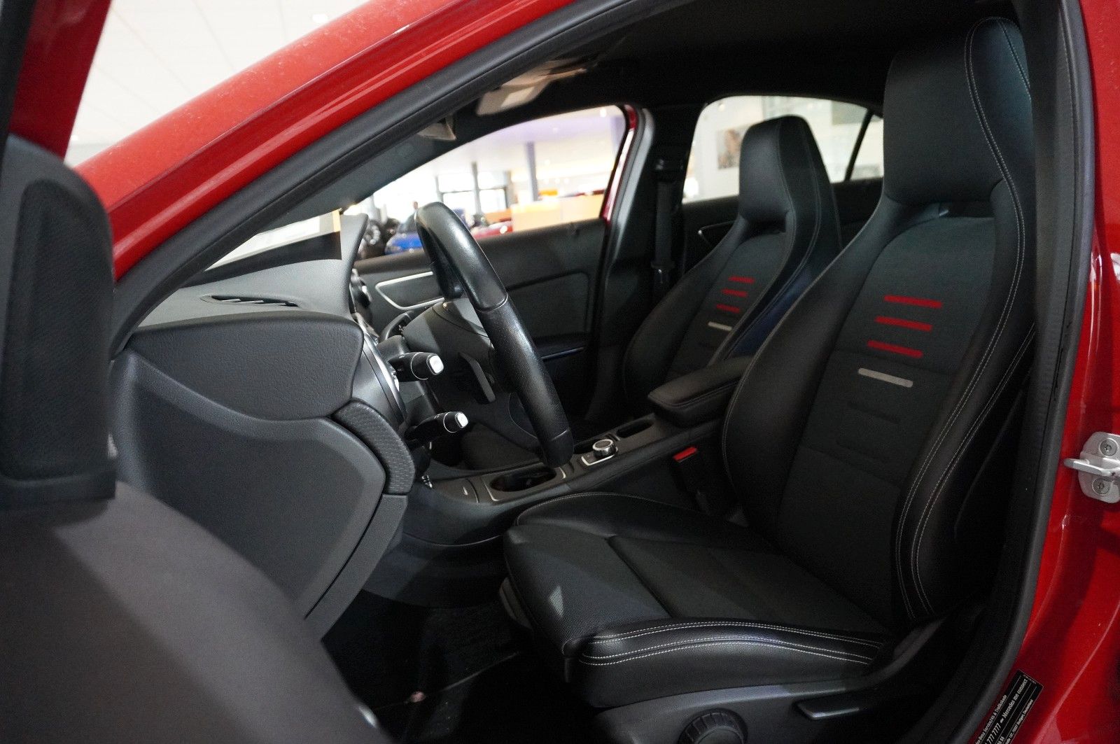 Fahrzeugabbildung Mercedes-Benz A 200 LIM. AMG LINE NAVI/LED/KAMERA/SPORT/SH/AHK