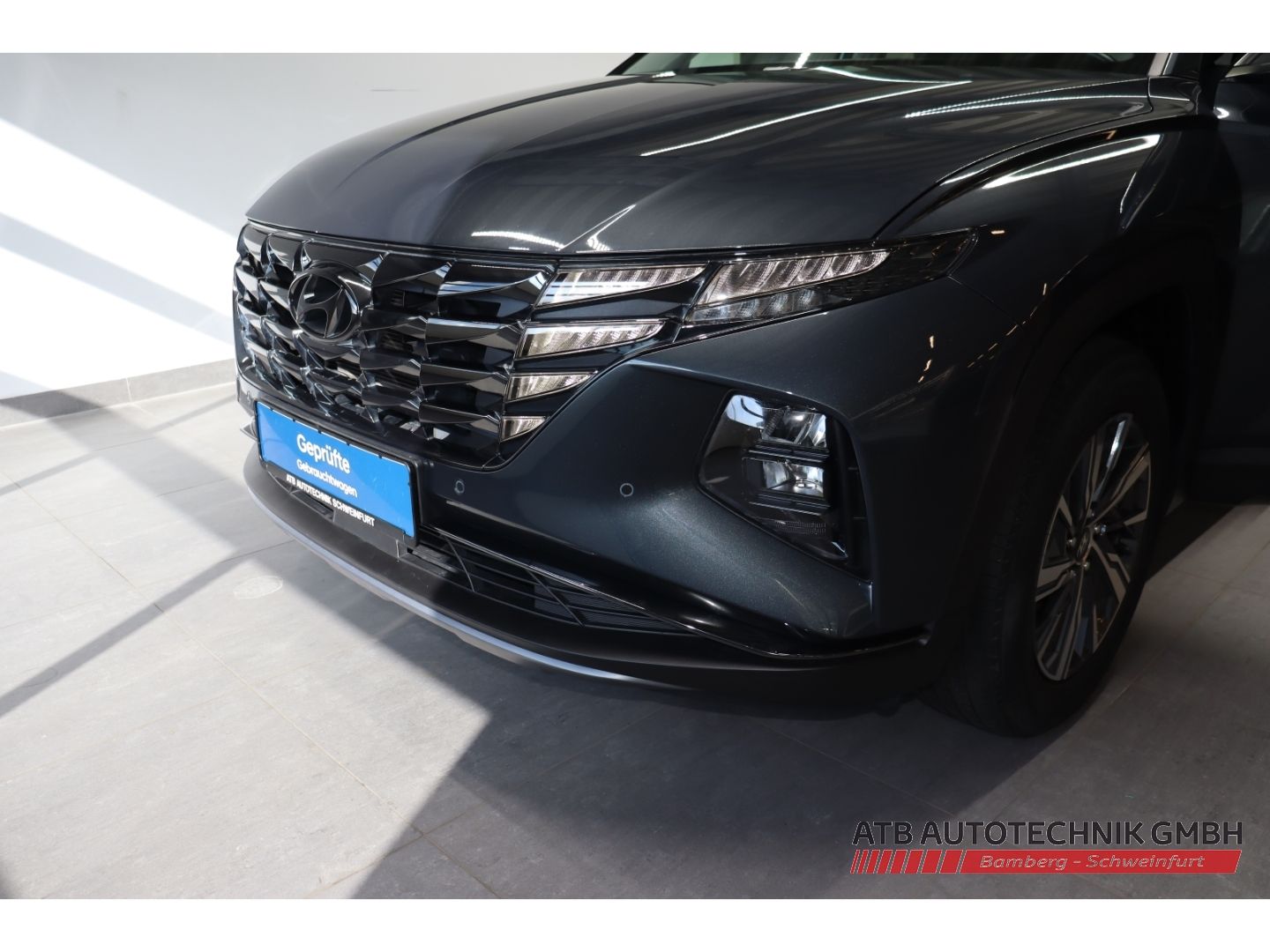 Fahrzeugabbildung Hyundai Tucson Trend Hybrid 1.6 T-GDi 2WD AHK Navi LED