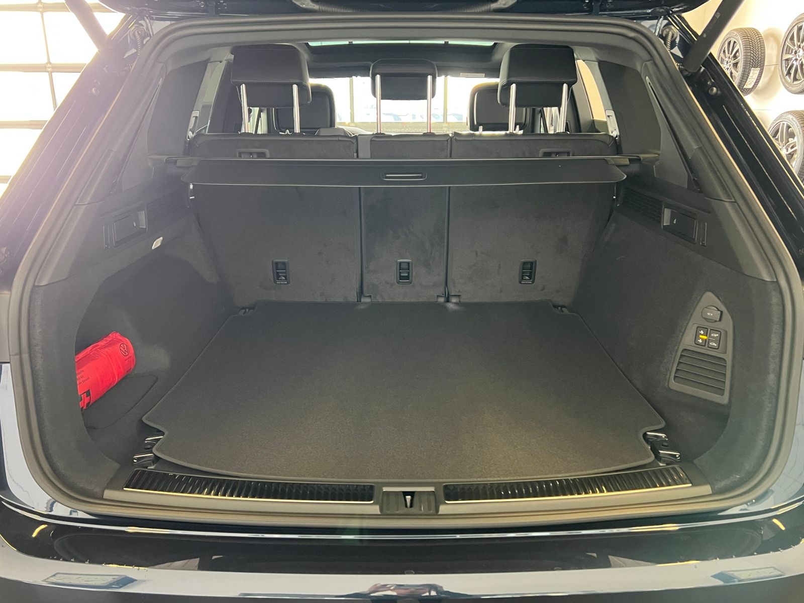 Fahrzeugabbildung Volkswagen Touareg R-Line 3.0 V6 TDI 4MOTION *AHK,LED,Luftf