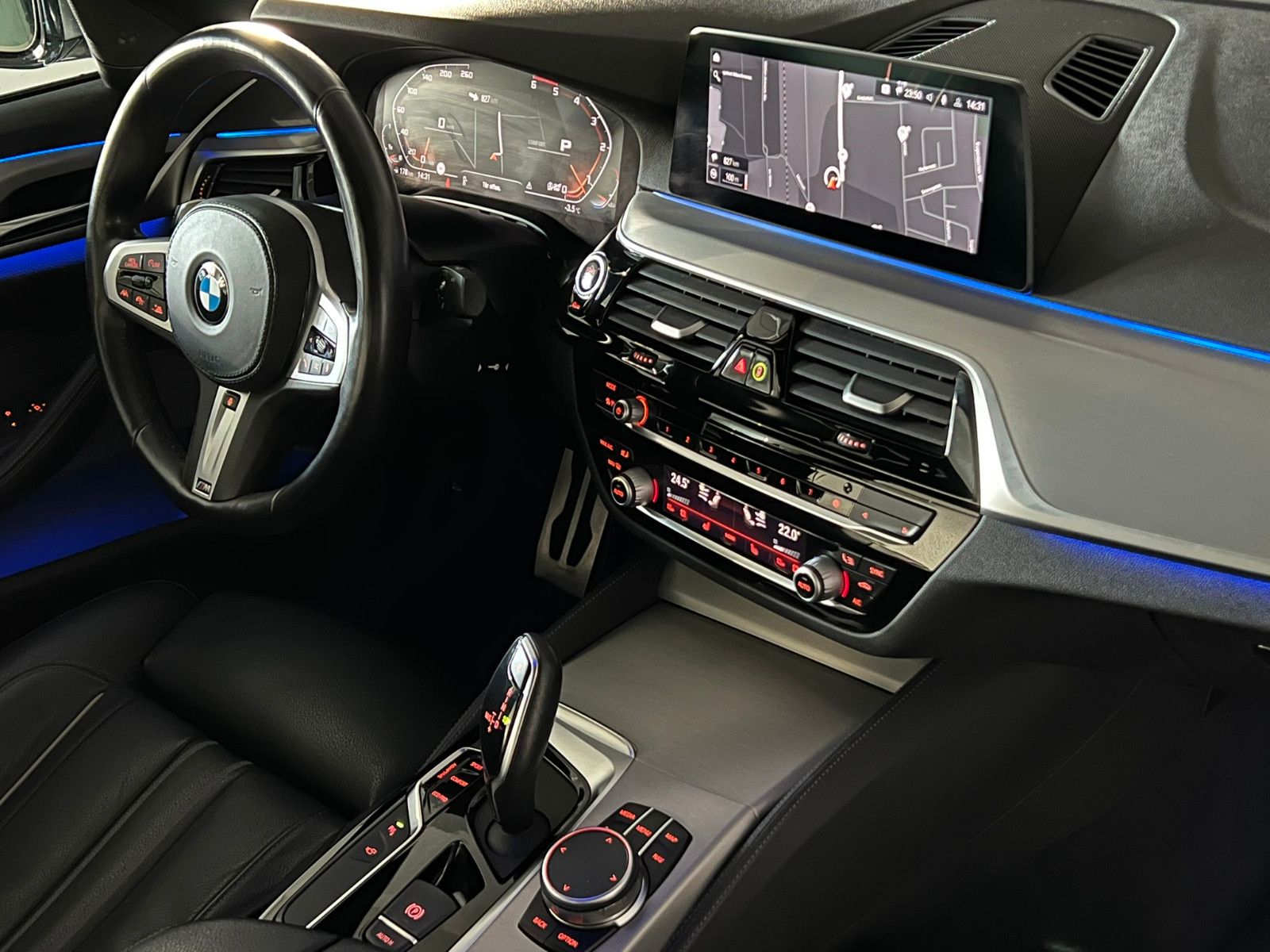 Fahrzeugabbildung BMW M550 d xDrive/LASER/ACC/DAB/H&K/DRIV. ASS. PLUS