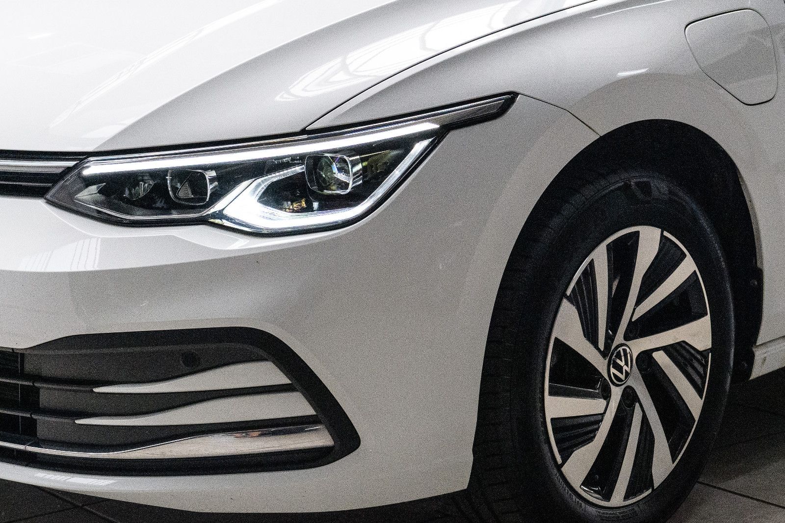 Fahrzeugabbildung Volkswagen Golf  Style eHybrid PHEV +150kw+DSG+ACC+AppCon.