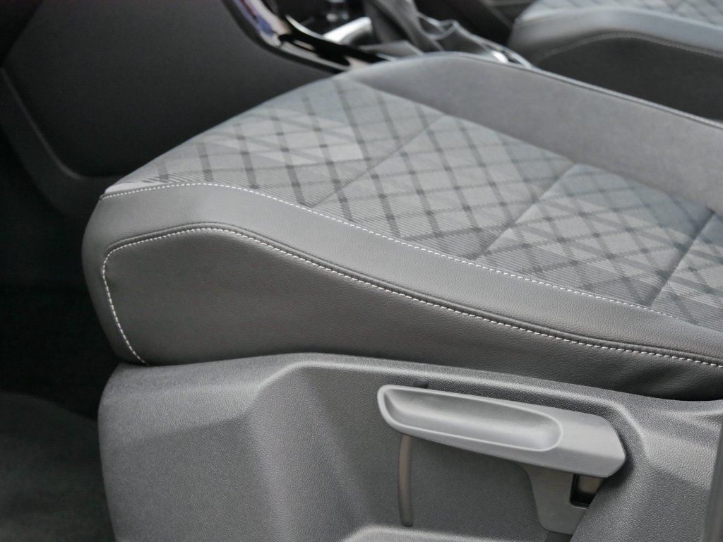 Fahrzeugabbildung Volkswagen T-Roc R-Line 2.0 TDI DSG AHK Standheizung