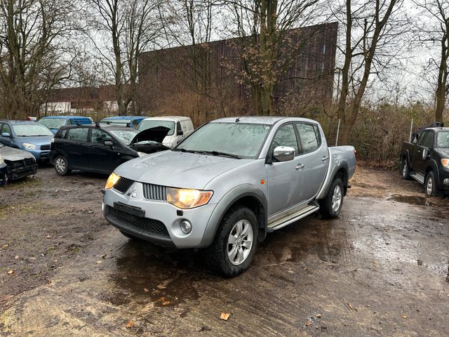 Mitsubishi L200 4X4 Doppel Cup